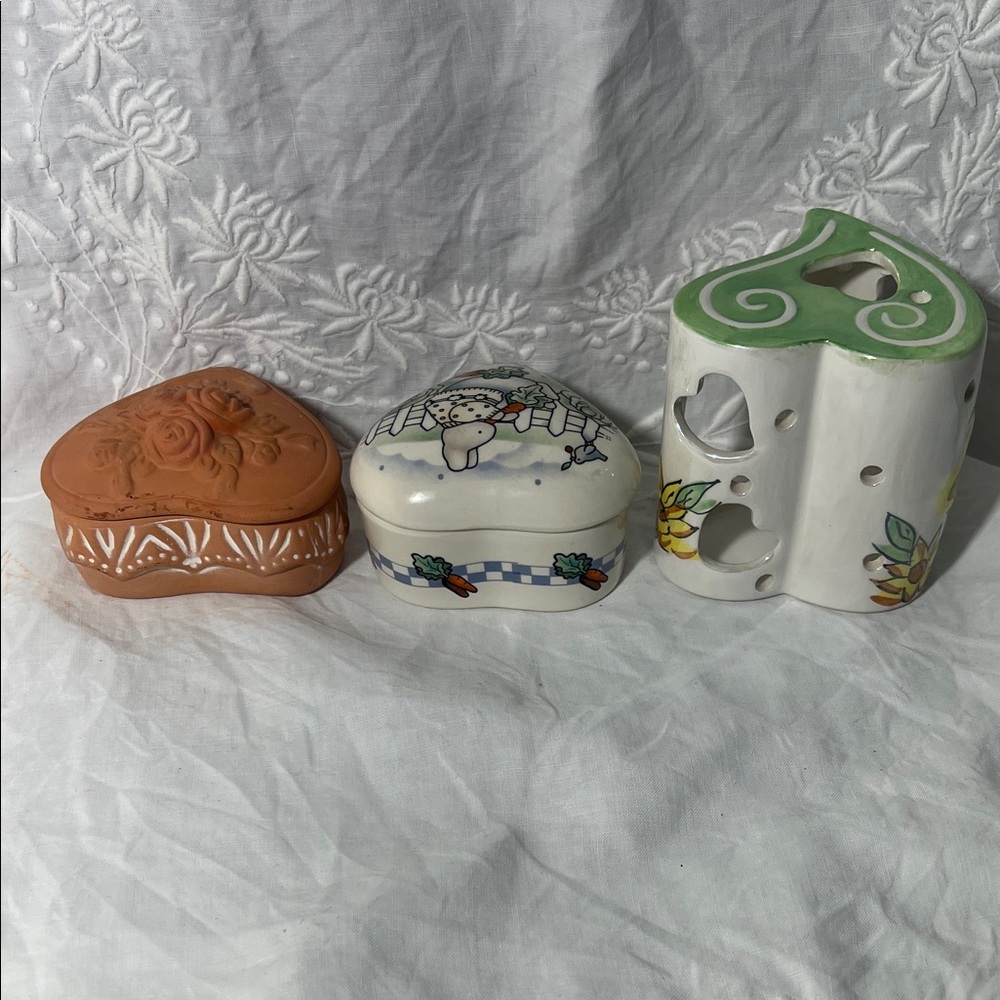 Valentine/Easter Heart-Shaped Ceramic Trinket Dishes/Tealight Holder - Picture 5 of 7